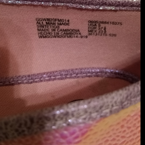 Wonder Nation Iridescent Slip Ons - Picture 4 of 6